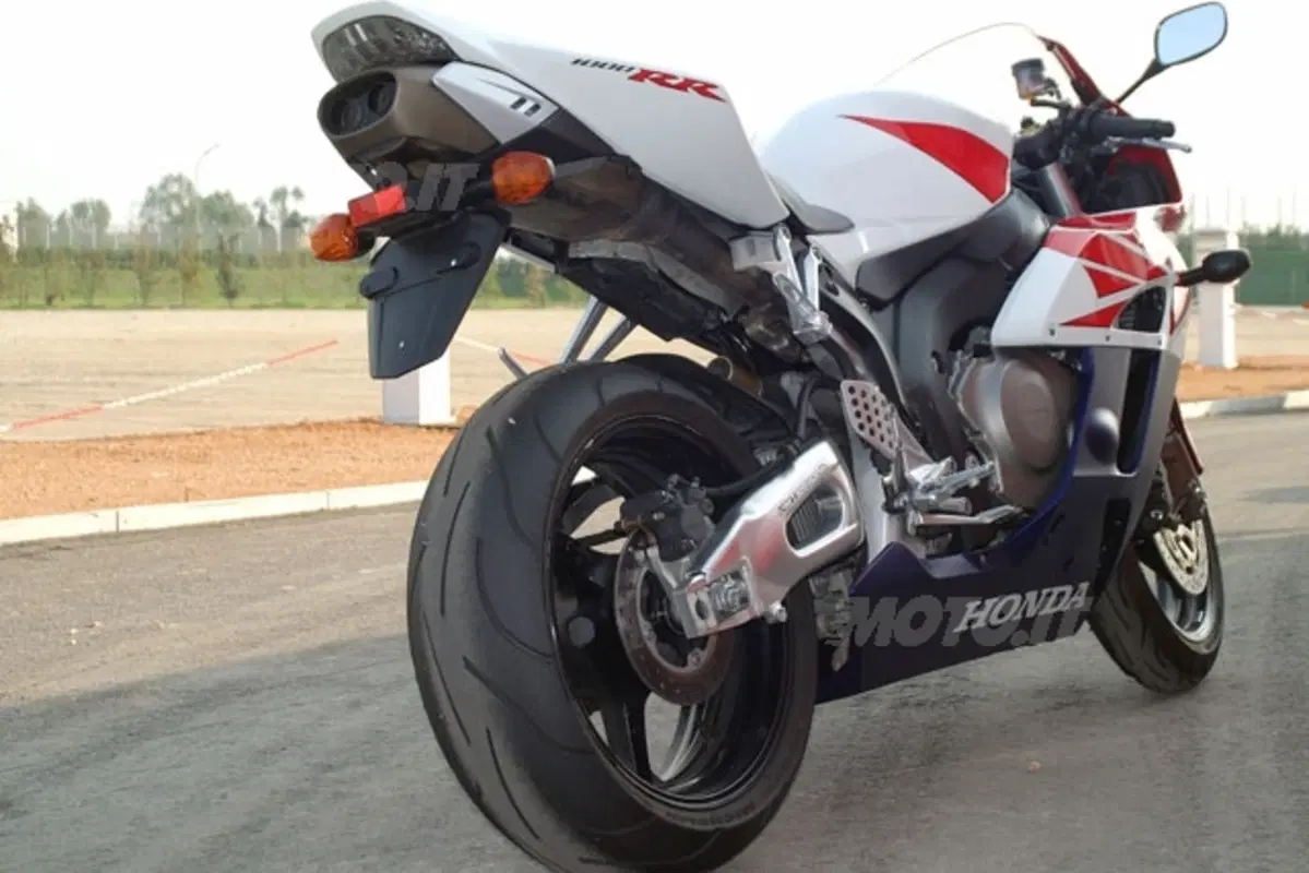 Honda CBR 1000 RR Fireblade e CBR 600 RR (5)