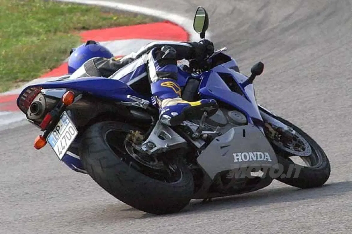 Honda CBR 1000 RR Fireblade e CBR 600 RR (6)