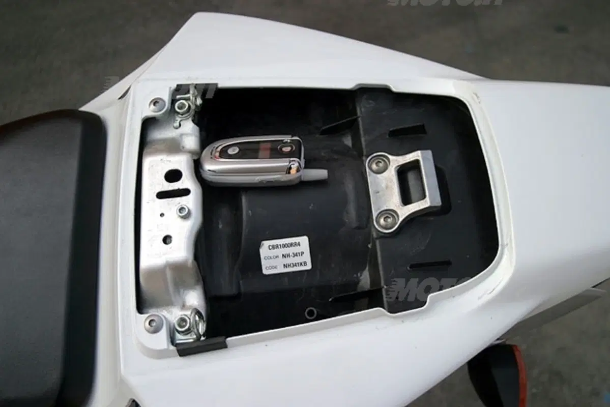 Honda CBR 1000 RR Fireblade e CBR 600 RR (11)