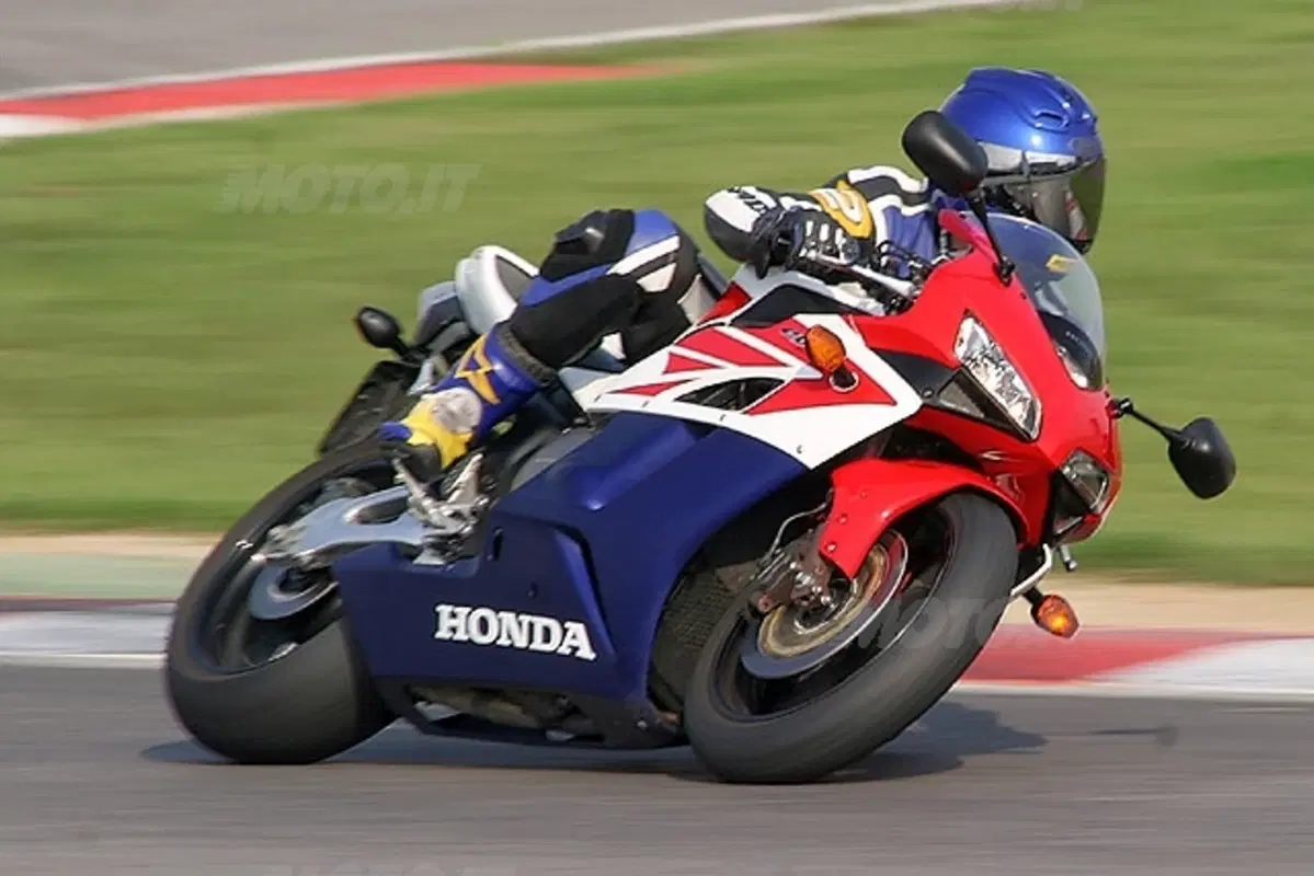 Honda CBR 1000 RR Fireblade e CBR 600 RR (13)