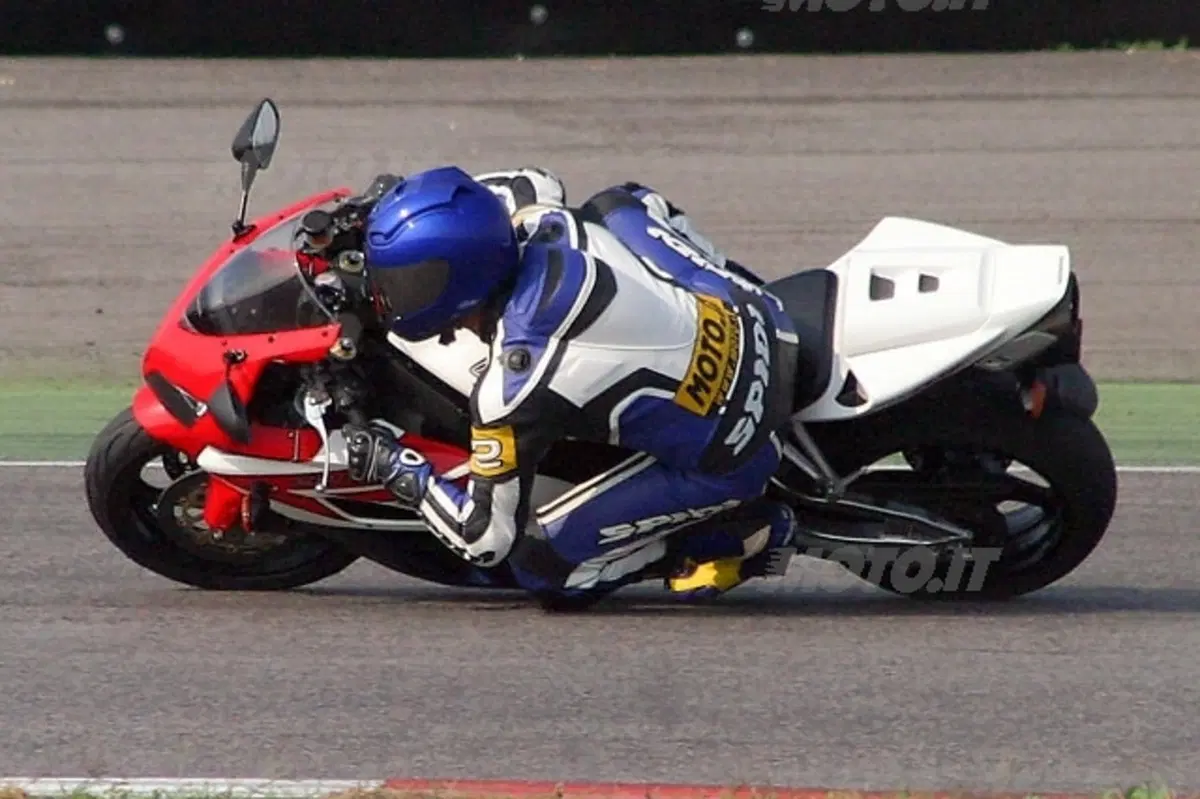 Honda CBR 1000 RR Fireblade e CBR 600 RR (16)