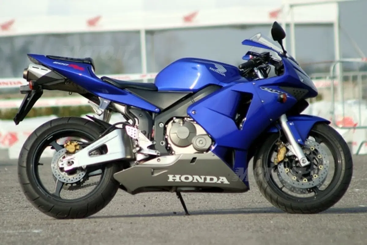 Honda CBR 1000 RR Fireblade e CBR 600 RR (19)