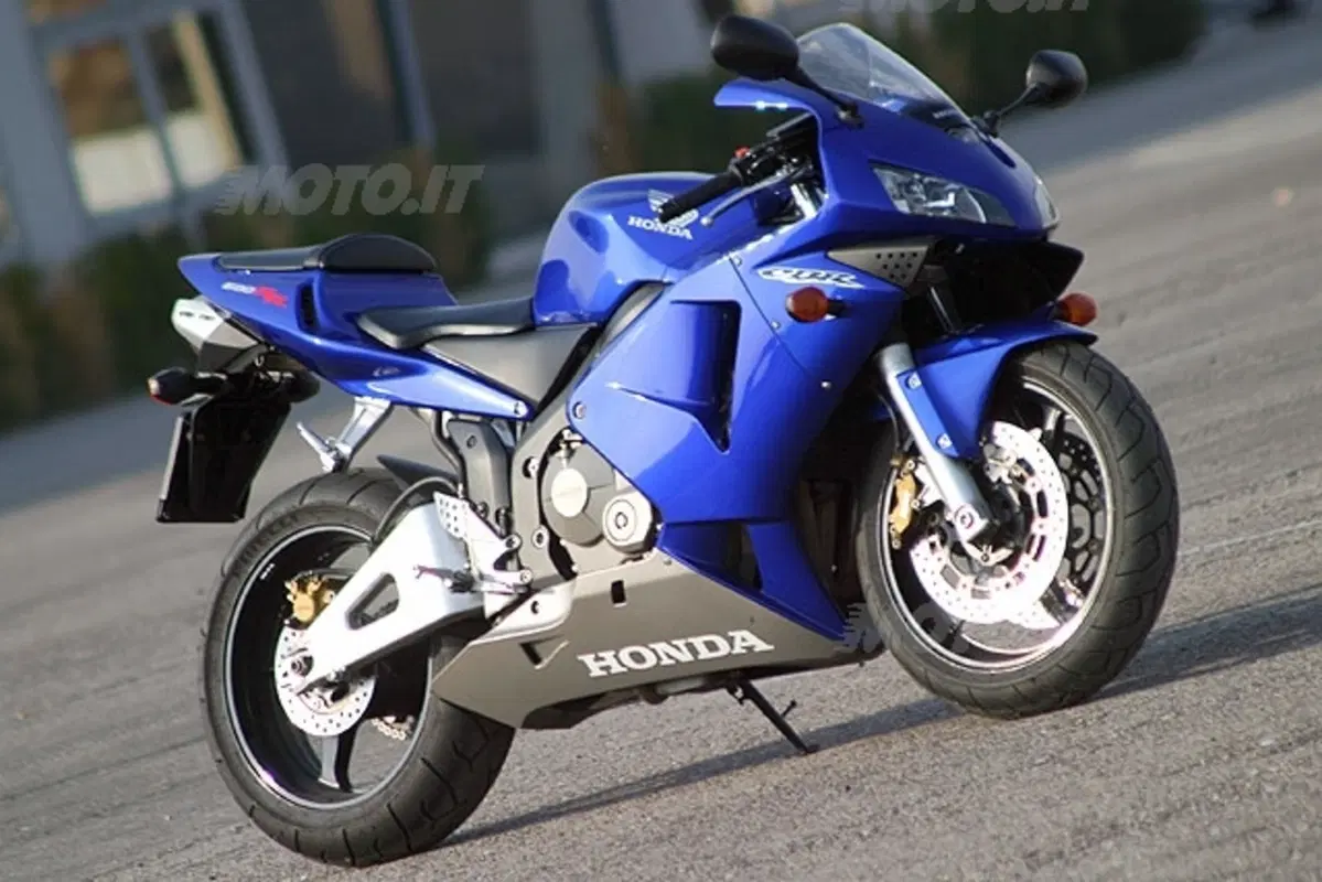 Honda CBR 1000 RR Fireblade e CBR 600 RR (20)