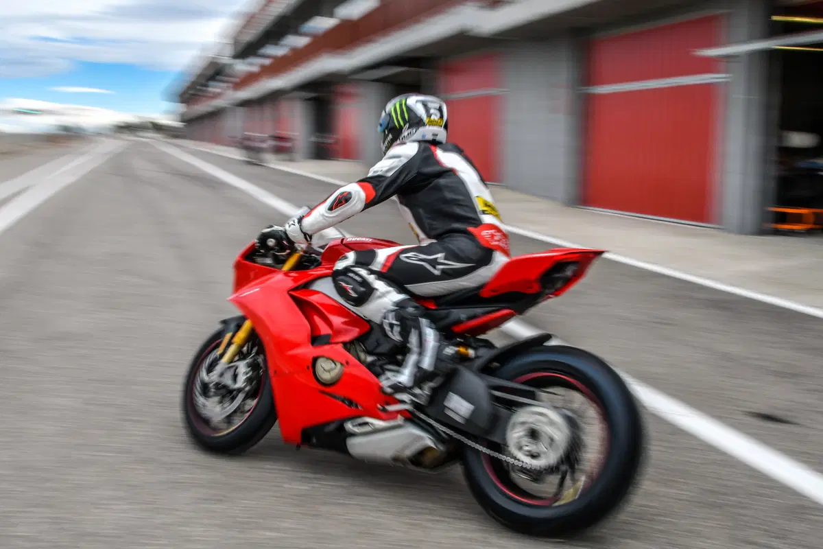 Comparativa supersportive 2018: dietro le quinte (20)
