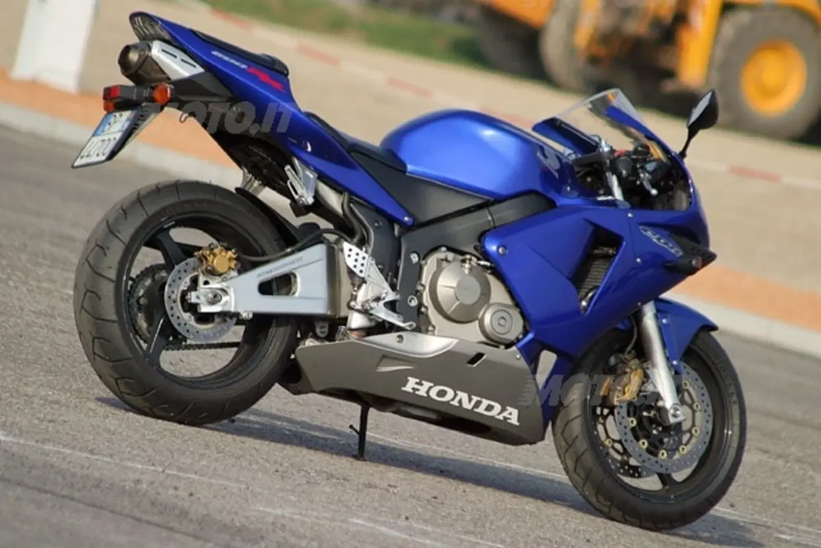 Honda CBR 1000 RR Fireblade e CBR 600 RR (21)