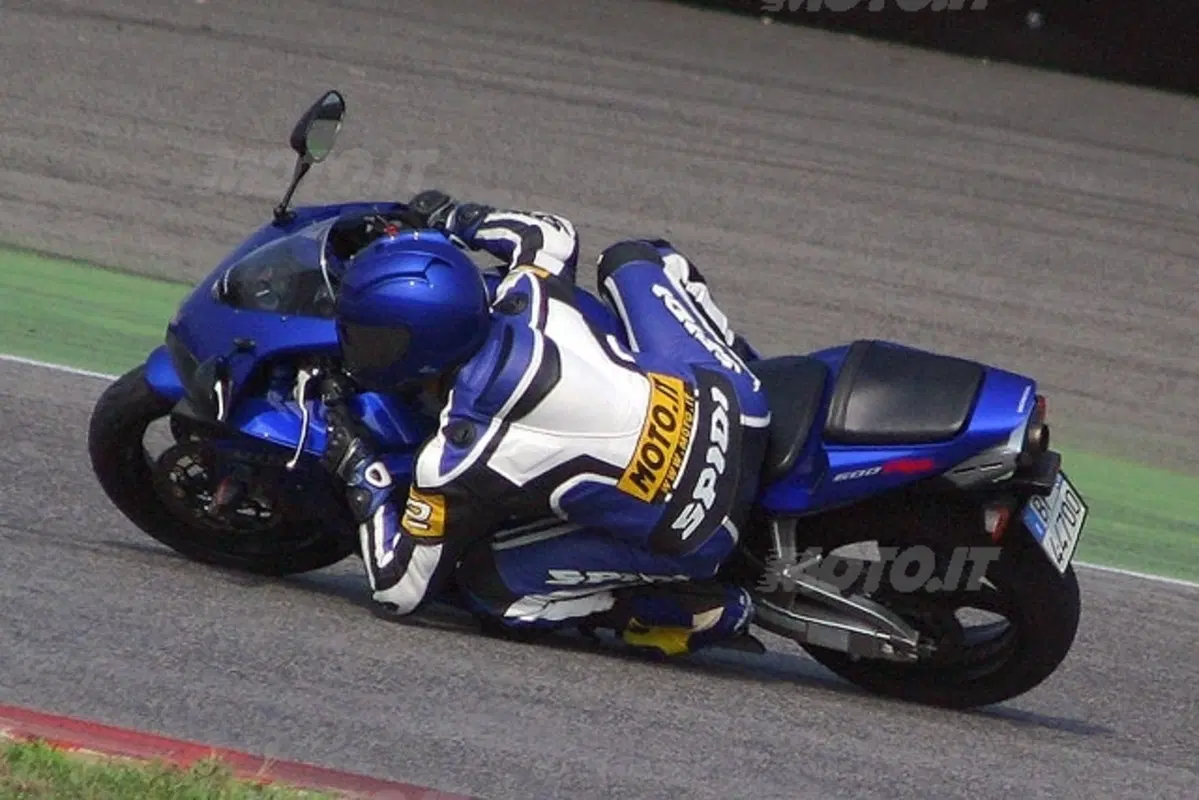 Honda CBR 1000 RR Fireblade e CBR 600 RR (27)