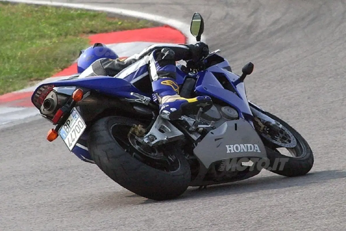 Honda CBR 1000 RR Fireblade e CBR 600 RR (28)