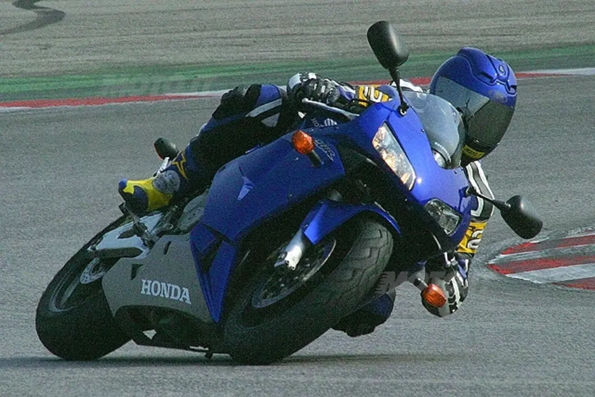 Honda CBR 1000 RR Fireblade e CBR 600 RR (29)