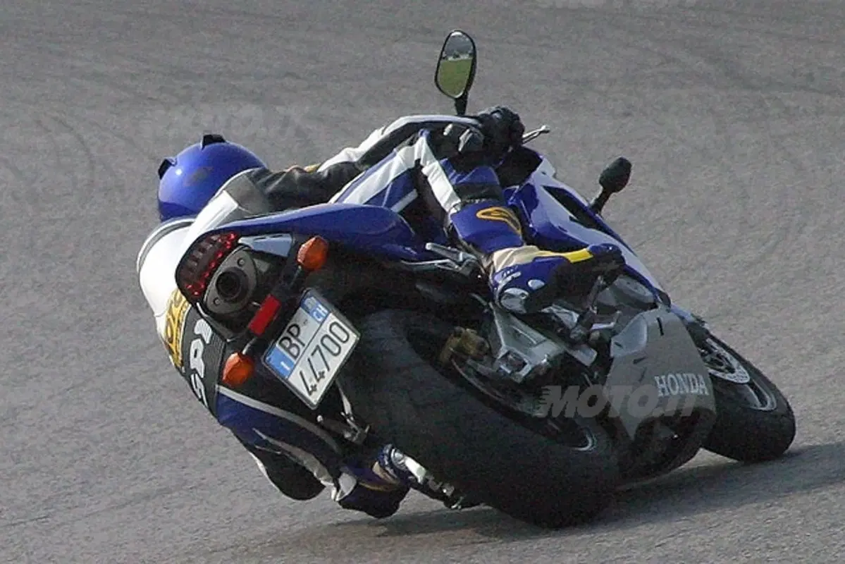 Honda CBR 1000 RR Fireblade e CBR 600 RR (30)