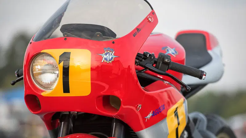 MV Agusta 800 Bol d'Or by Walt Siegl