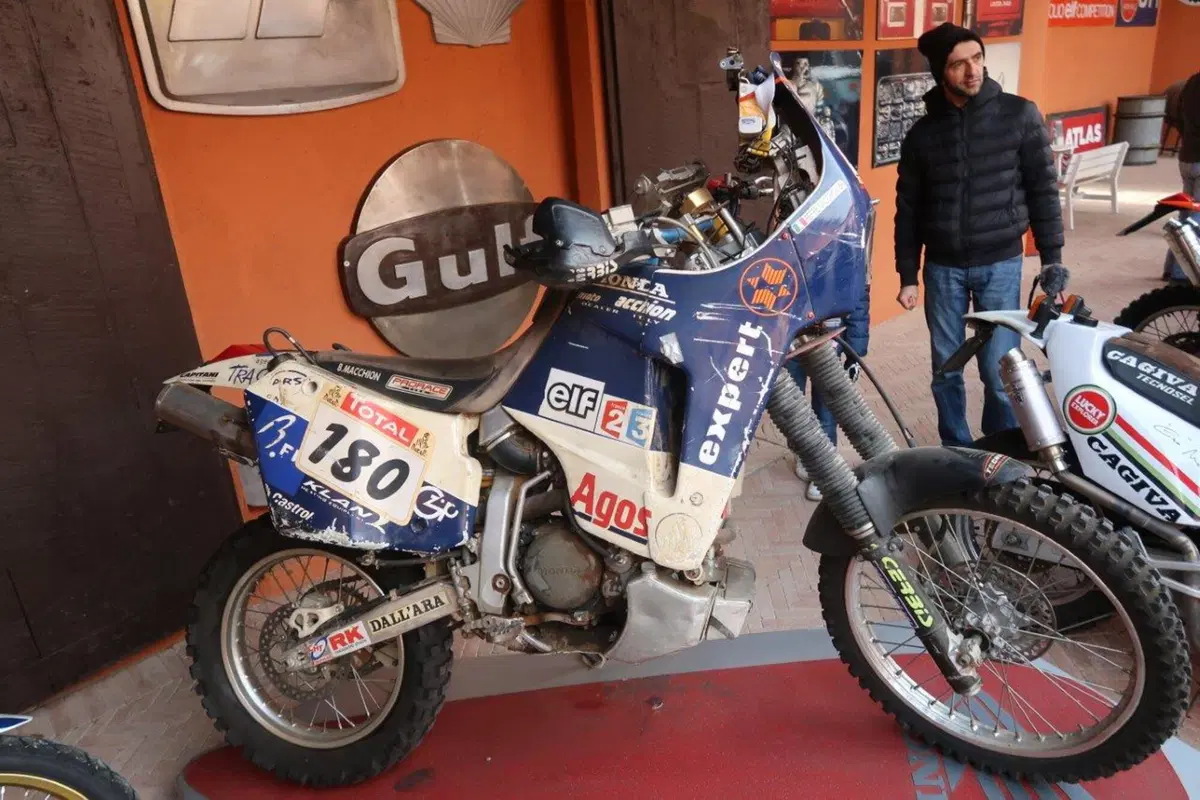 Le moto, i piloti e il ritorno al passato, una giornata immersi nella Dakar al Museo Fisogni (26)
