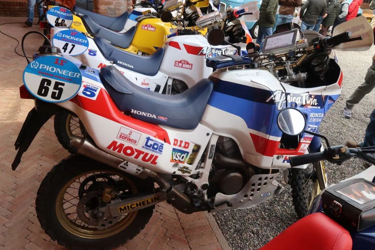 Le moto, i piloti e il ritorno al passato, una giornata immersi nella Dakar al Museo Fisogni (17)