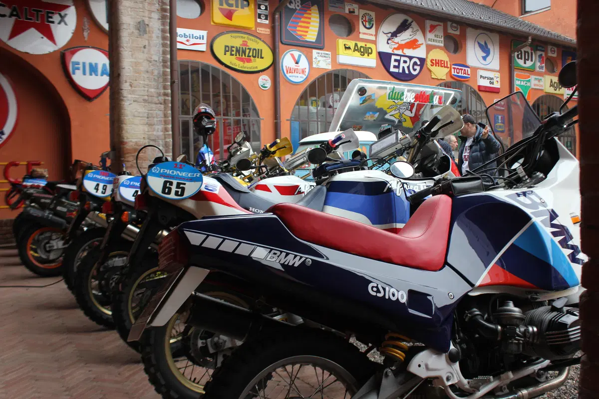 Le moto, i piloti e il ritorno al passato, una giornata immersi nella Dakar al Museo Fisogni (37)