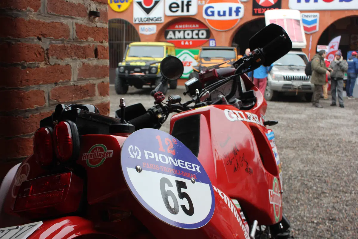 Le moto, i piloti e il ritorno al passato, una giornata immersi nella Dakar al Museo Fisogni (39)
