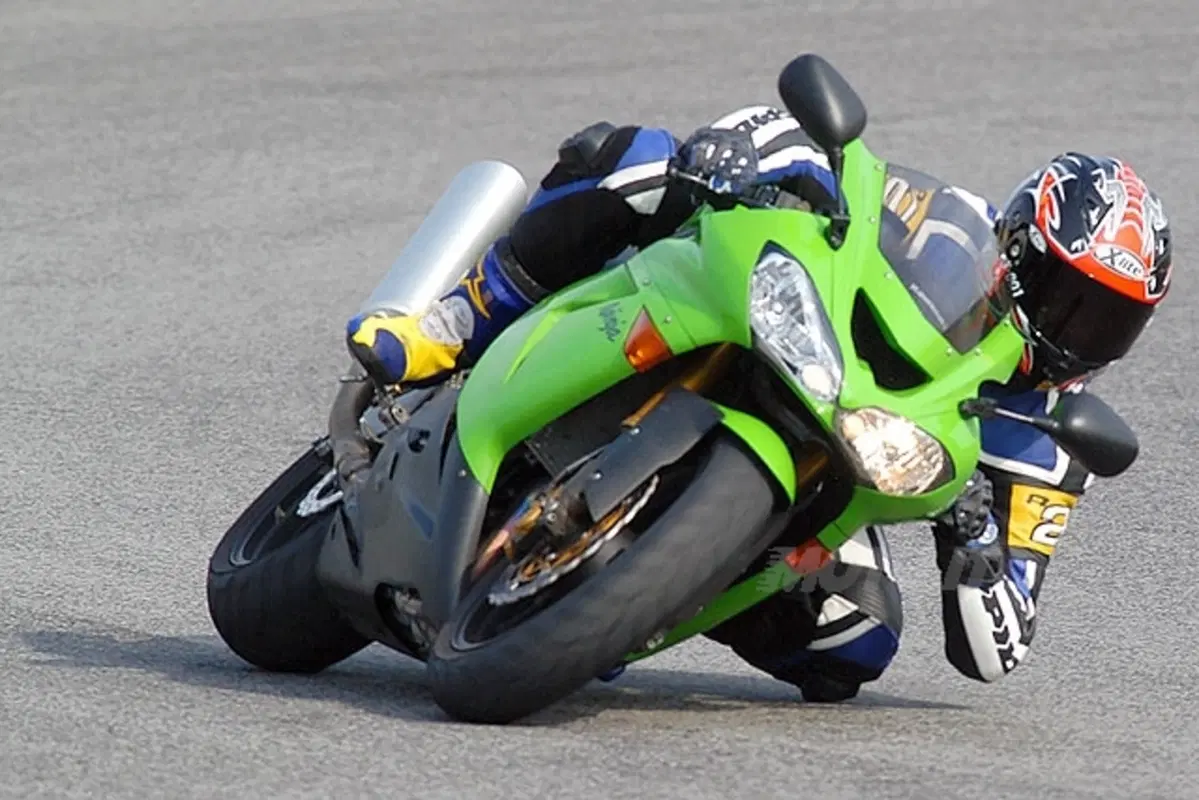 KAWASAKI Ninja 1000 ZX-10R (15)