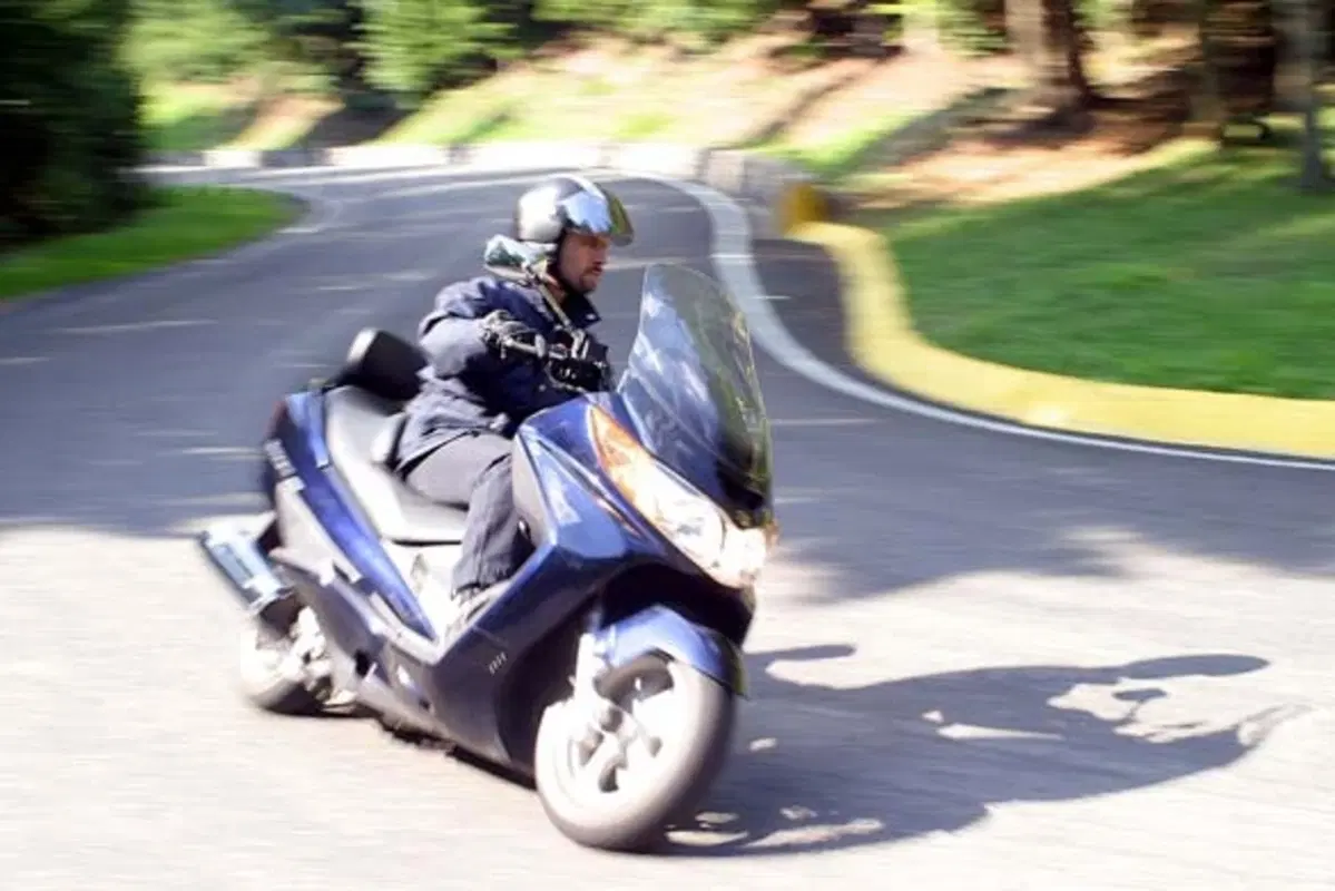 SUZUKI Burgman 400 i.e. (6)