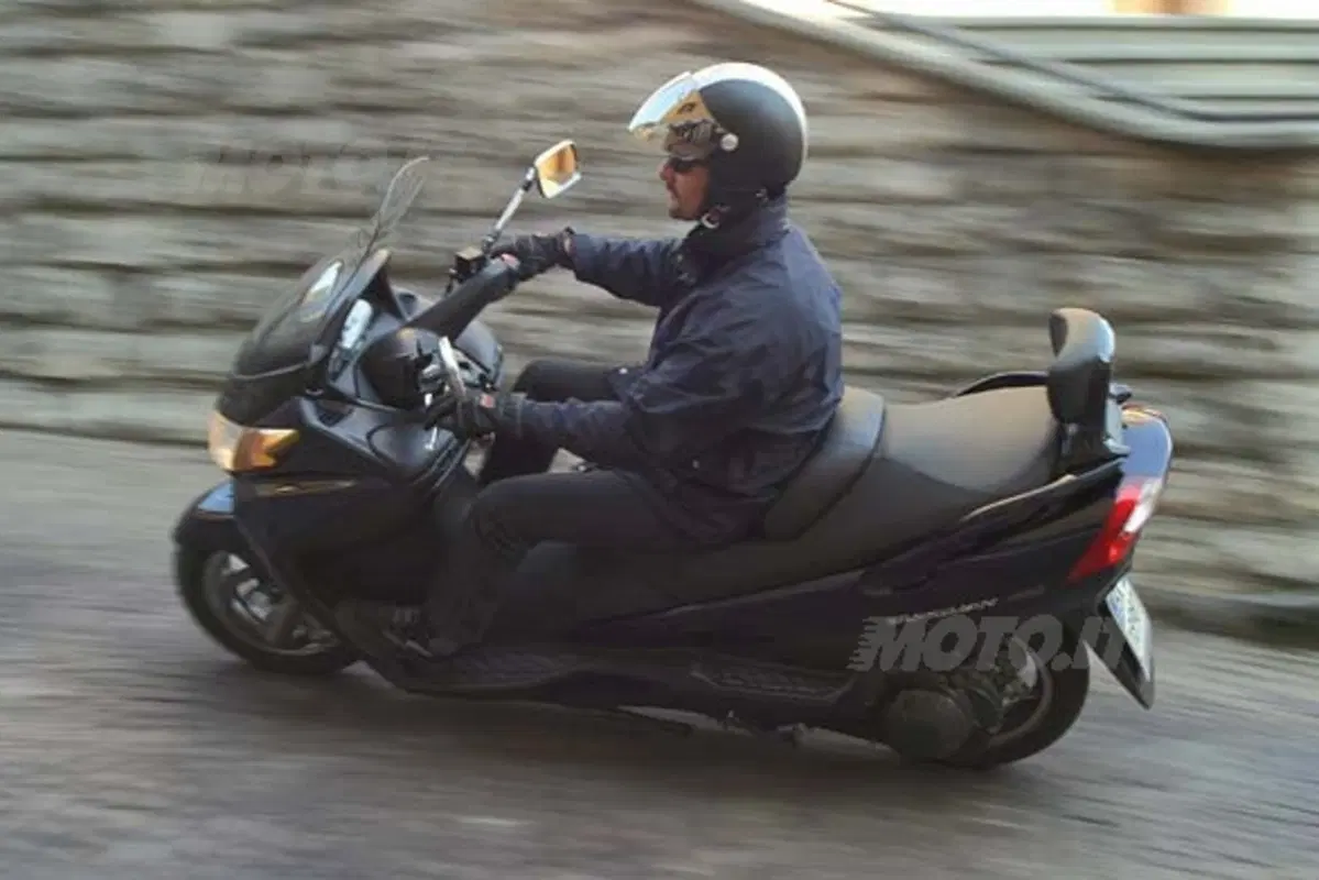 SUZUKI Burgman 400 i.e. (8)
