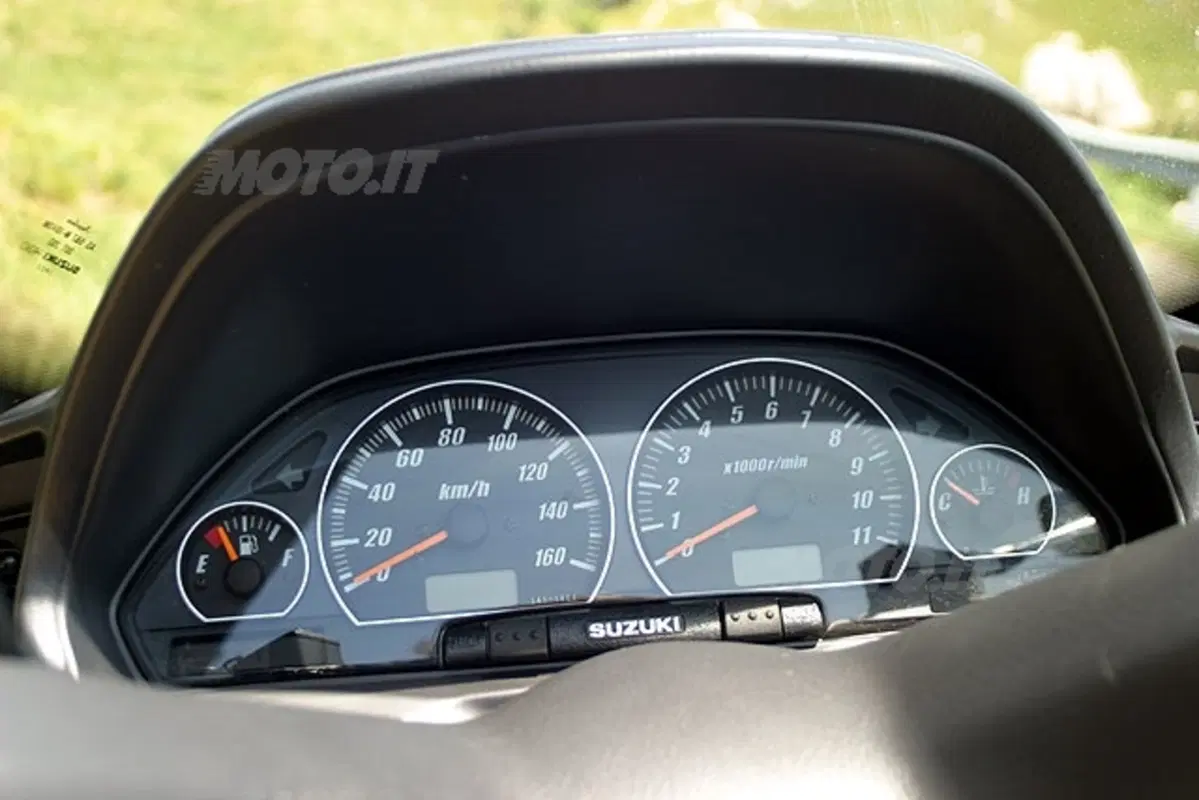SUZUKI Burgman 400 i.e. (10)