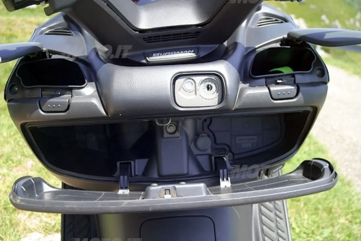 SUZUKI Burgman 400 i.e. (11)