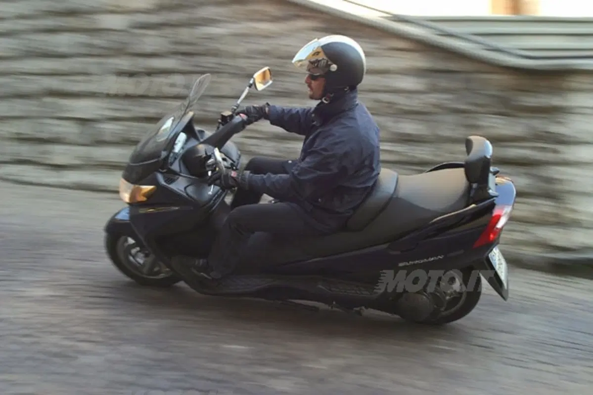 SUZUKI Burgman 400 i.e. (21)