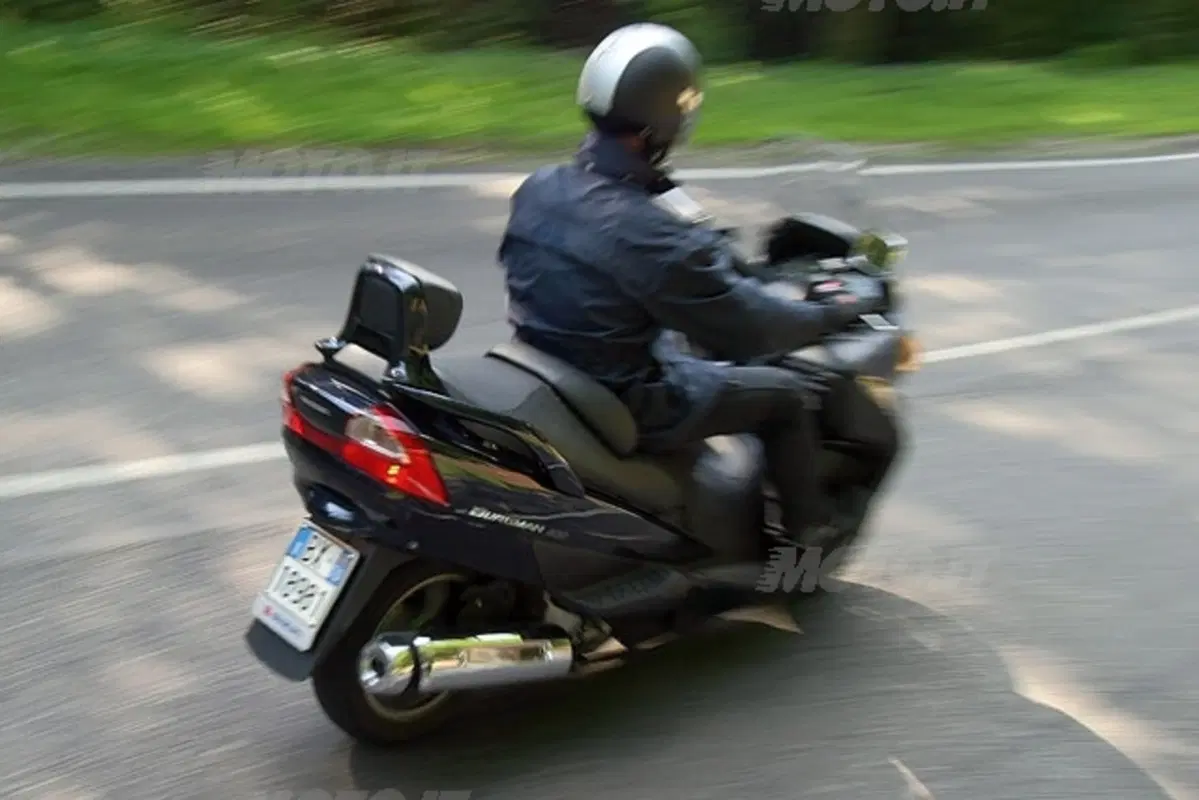 SUZUKI Burgman 400 i.e. (25)