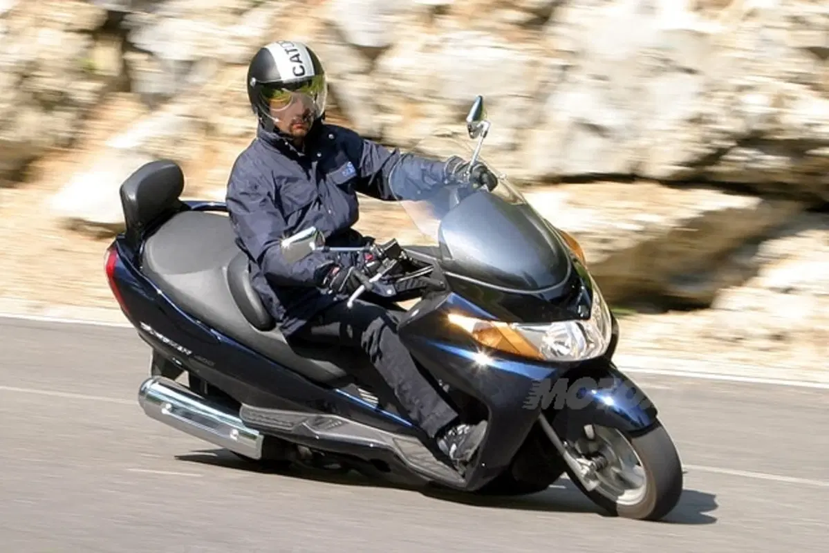 SUZUKI Burgman 400 i.e. (27)