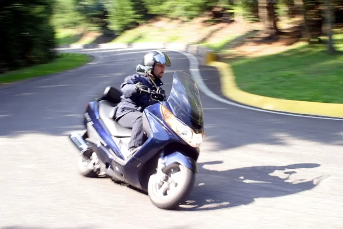 SUZUKI Burgman 400 i.e. (28)