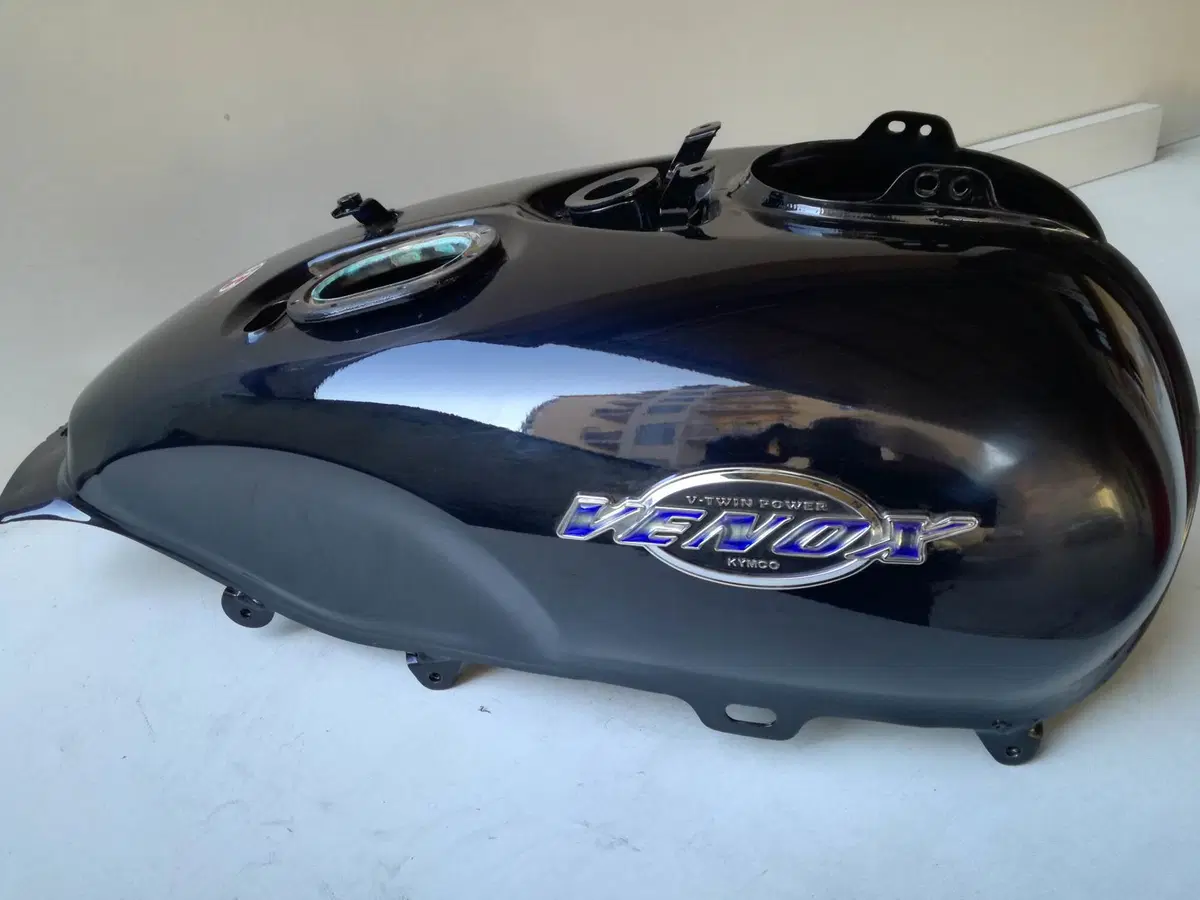 Serbatoio Kymco Venox 250 (5)