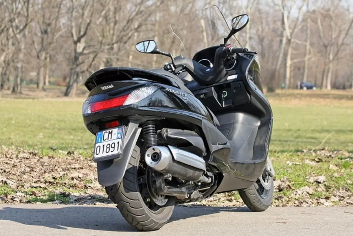 YAMAHA Majesty 400 (2)
