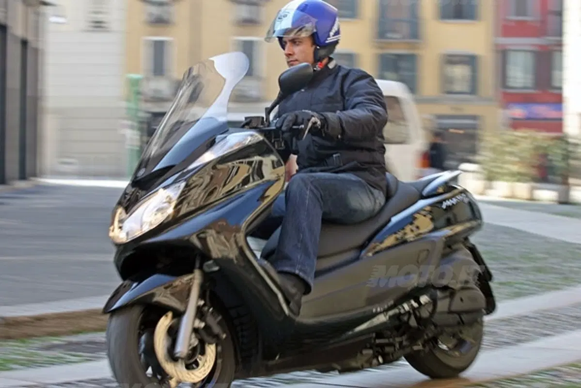 YAMAHA Majesty 400 (9)