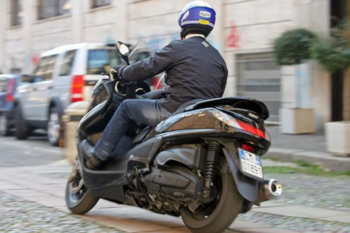 YAMAHA Majesty 400 (10)
