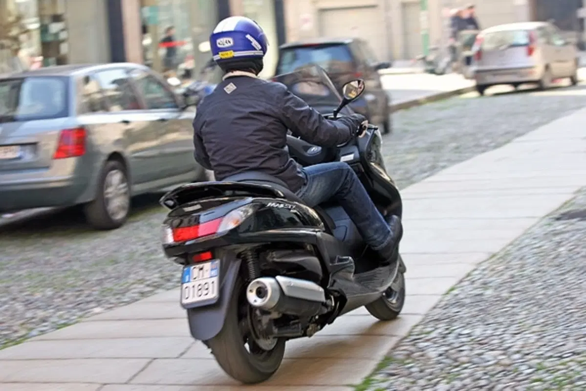 YAMAHA Majesty 400 (12)