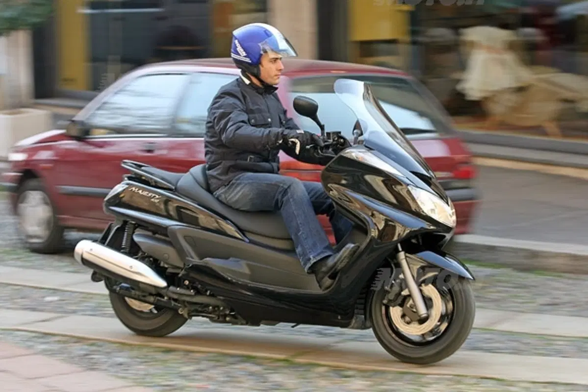 YAMAHA Majesty 400 (14)