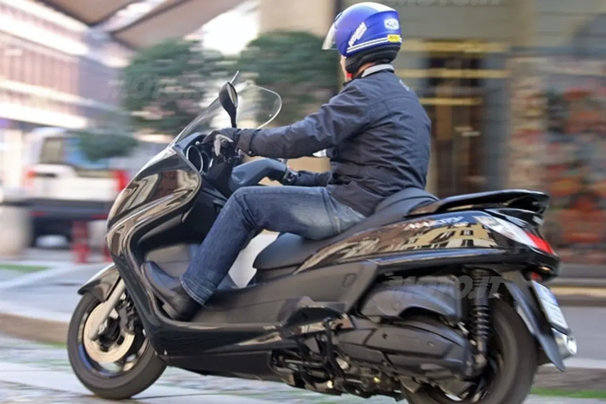 YAMAHA Majesty 400 (15)