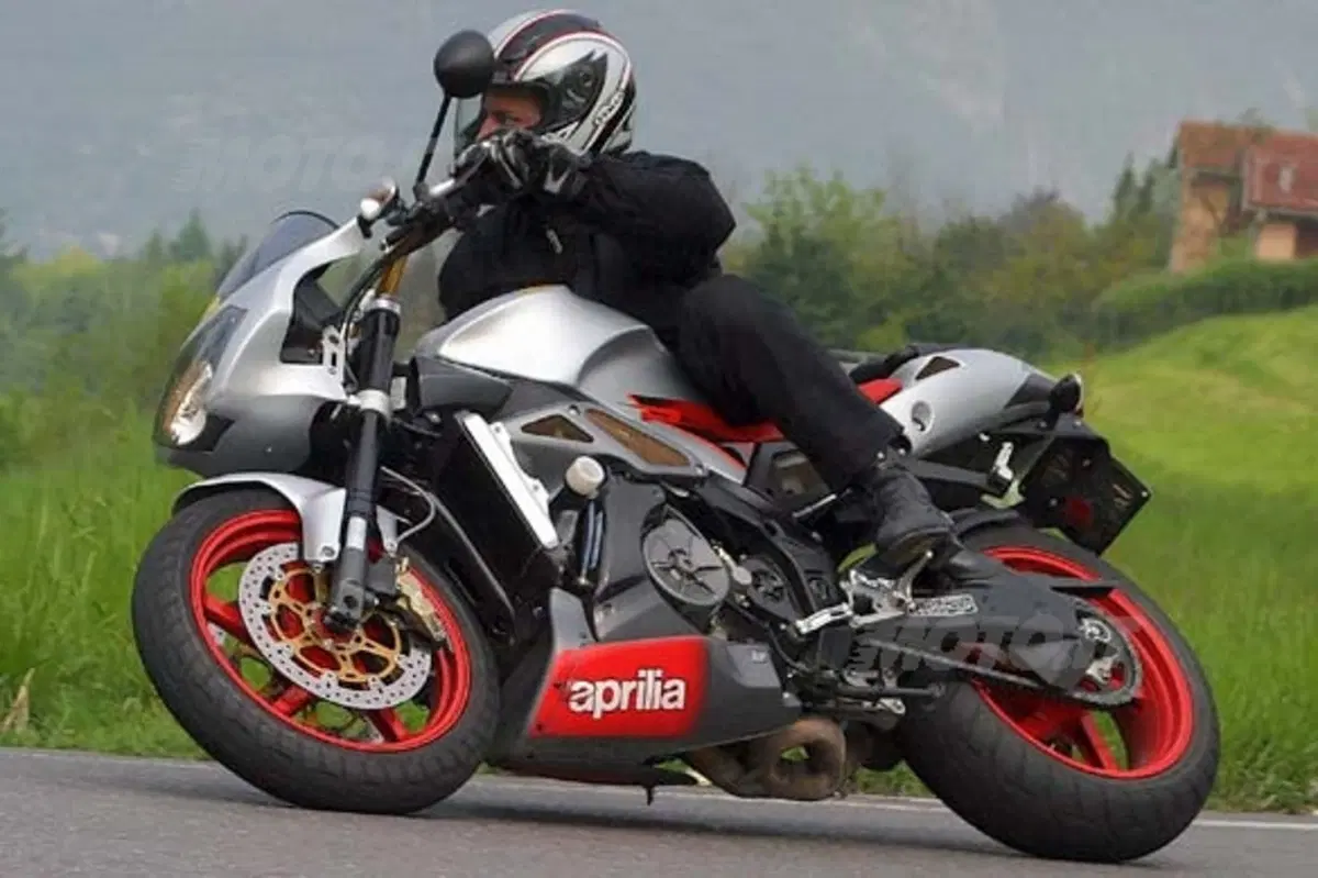 APRILIA Tuono 1000 R (2)