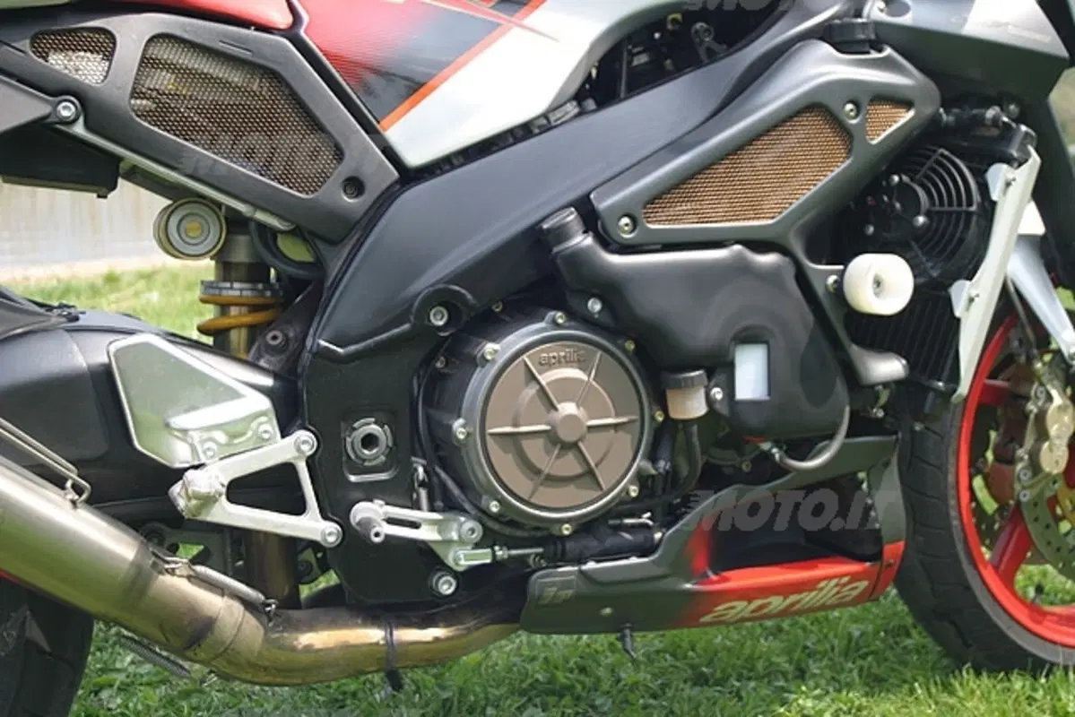 APRILIA Tuono 1000 R (7)