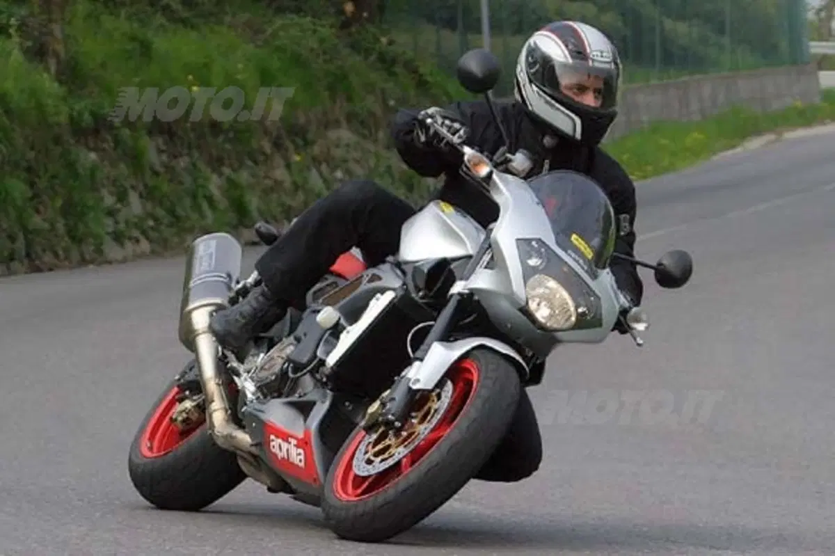 APRILIA Tuono 1000 R (8)