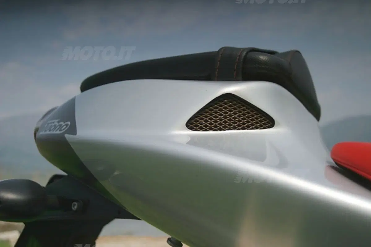 APRILIA Tuono 1000 R (11)