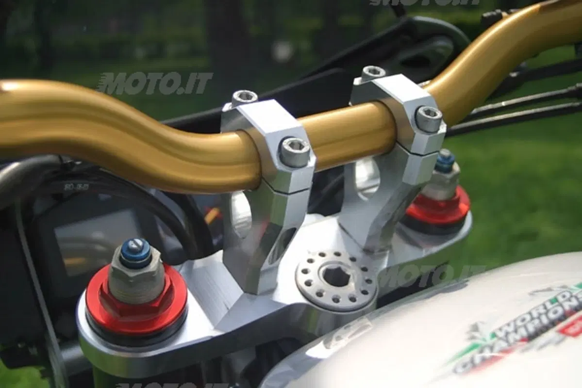APRILIA Tuono 1000 R (15)