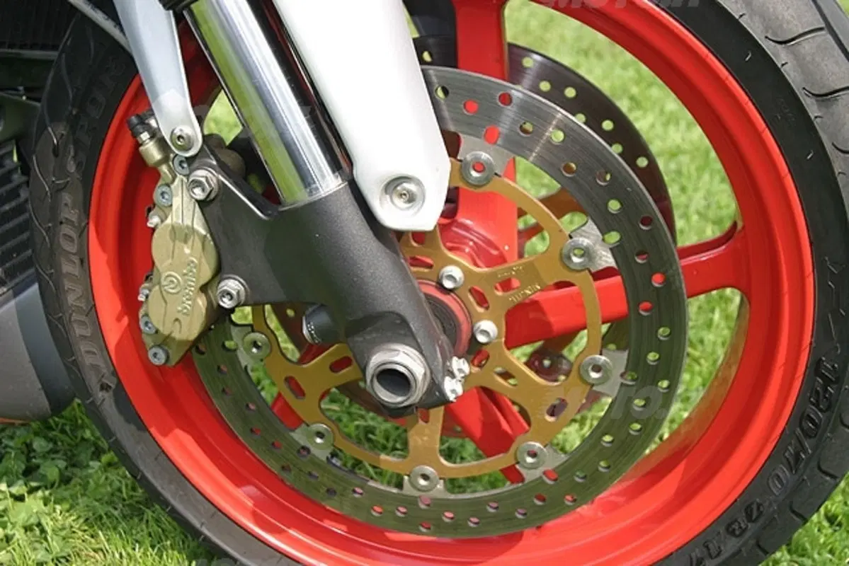 APRILIA Tuono 1000 R (17)