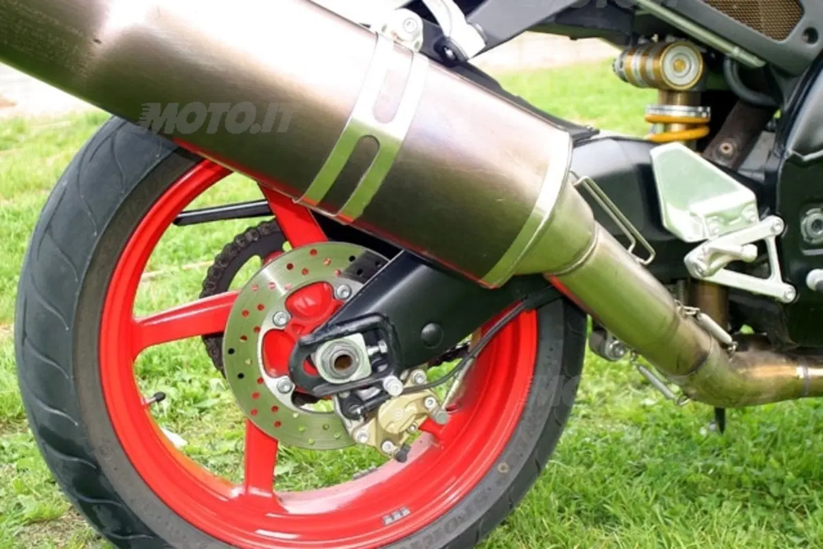 APRILIA Tuono 1000 R (18)