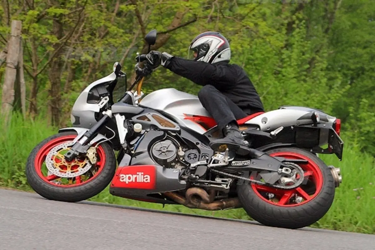 APRILIA Tuono 1000 R (20)
