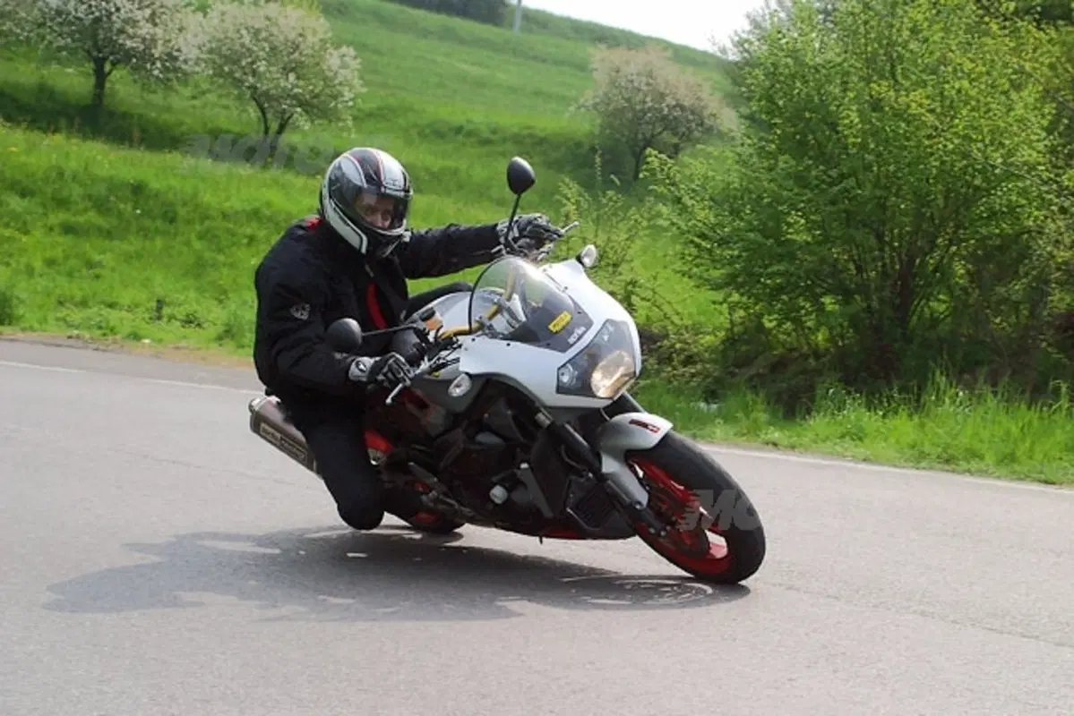 APRILIA Tuono 1000 R (21)