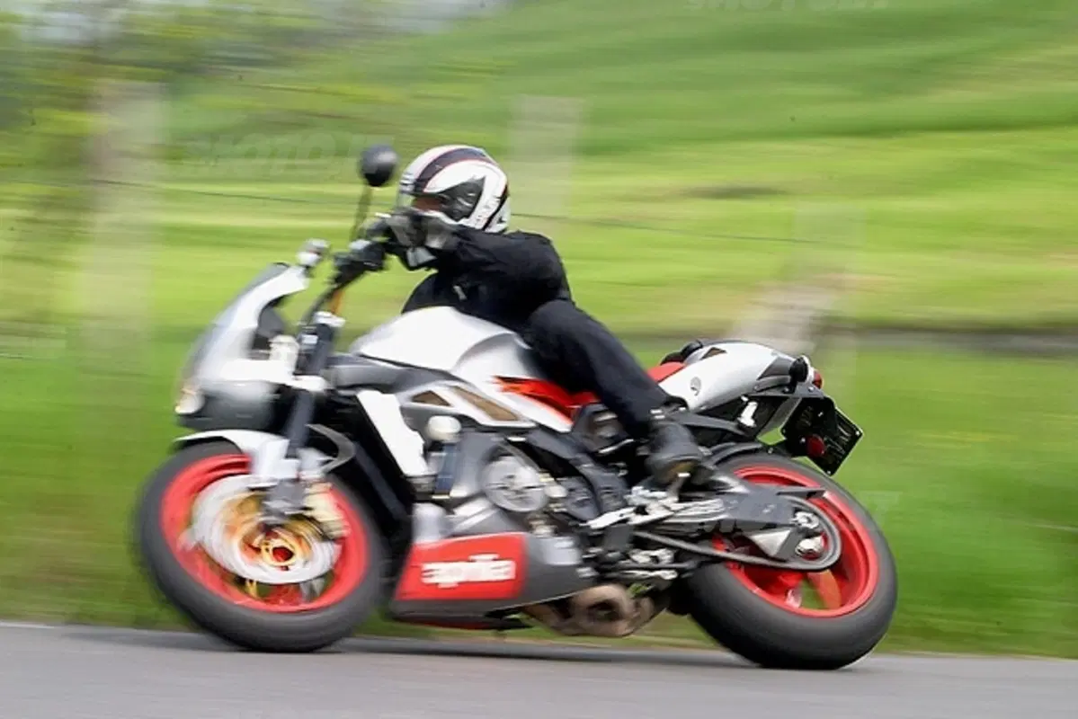 APRILIA Tuono 1000 R (22)
