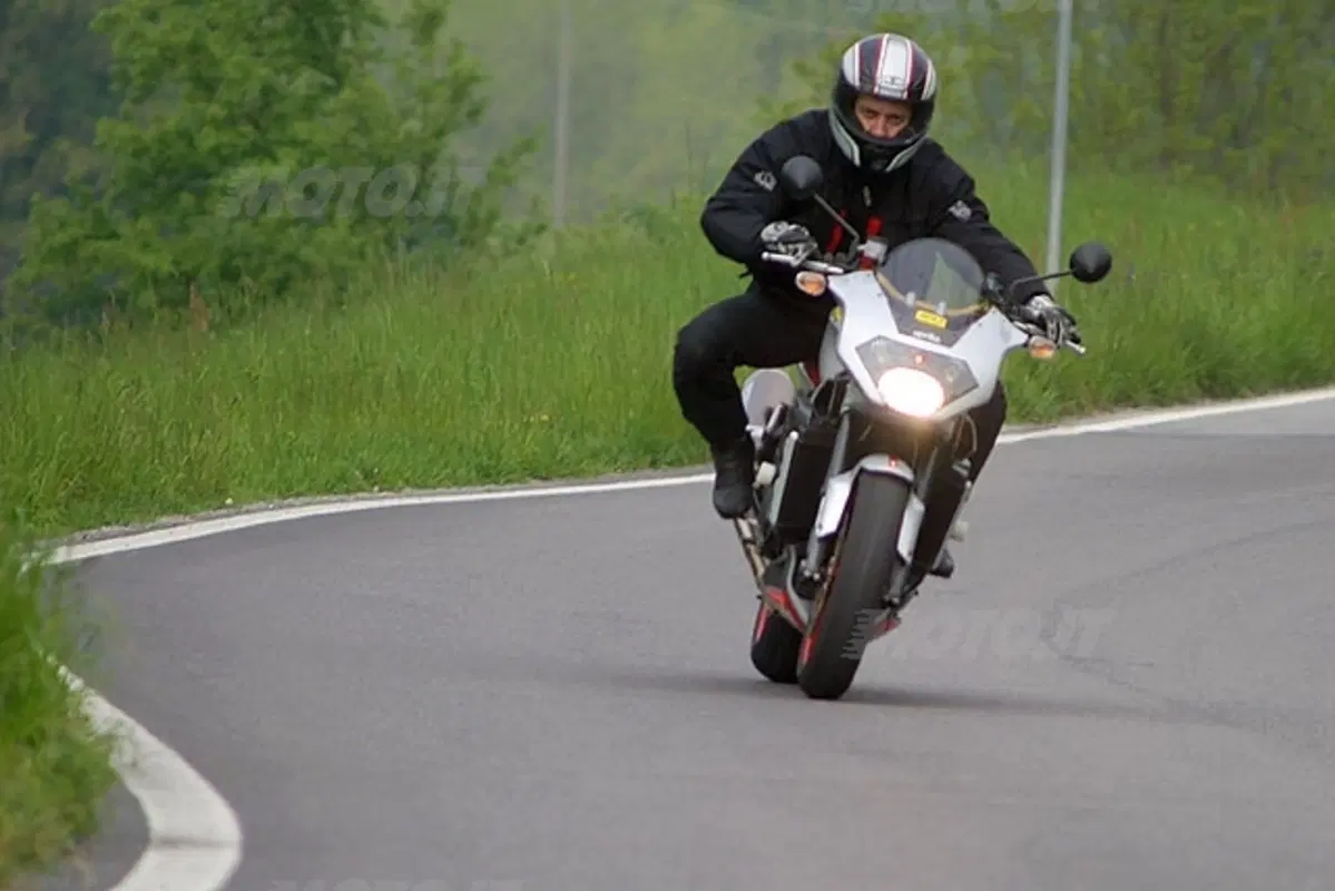 APRILIA Tuono 1000 R (23)
