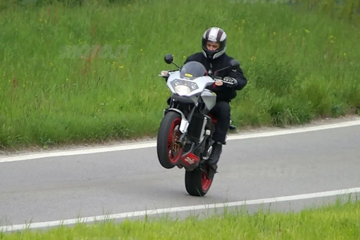 APRILIA Tuono 1000 R (24)