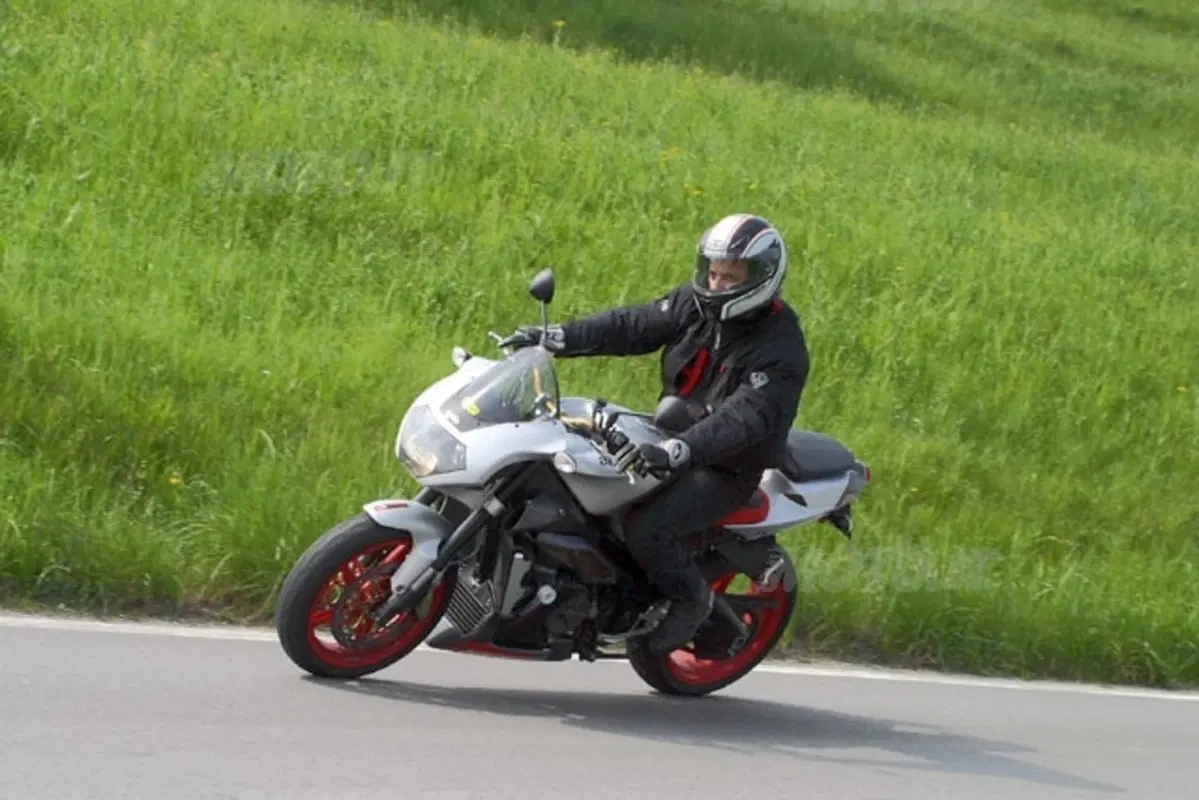APRILIA Tuono 1000 R (25)