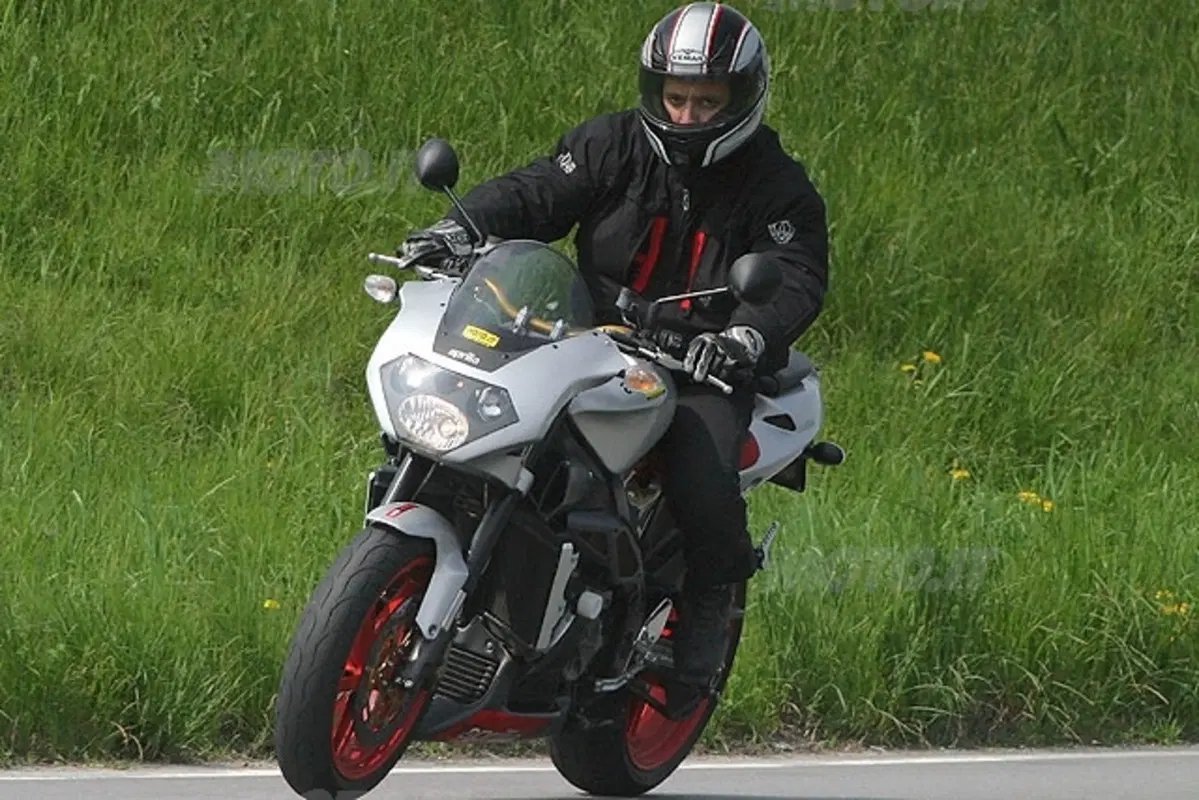 APRILIA Tuono 1000 R (26)
