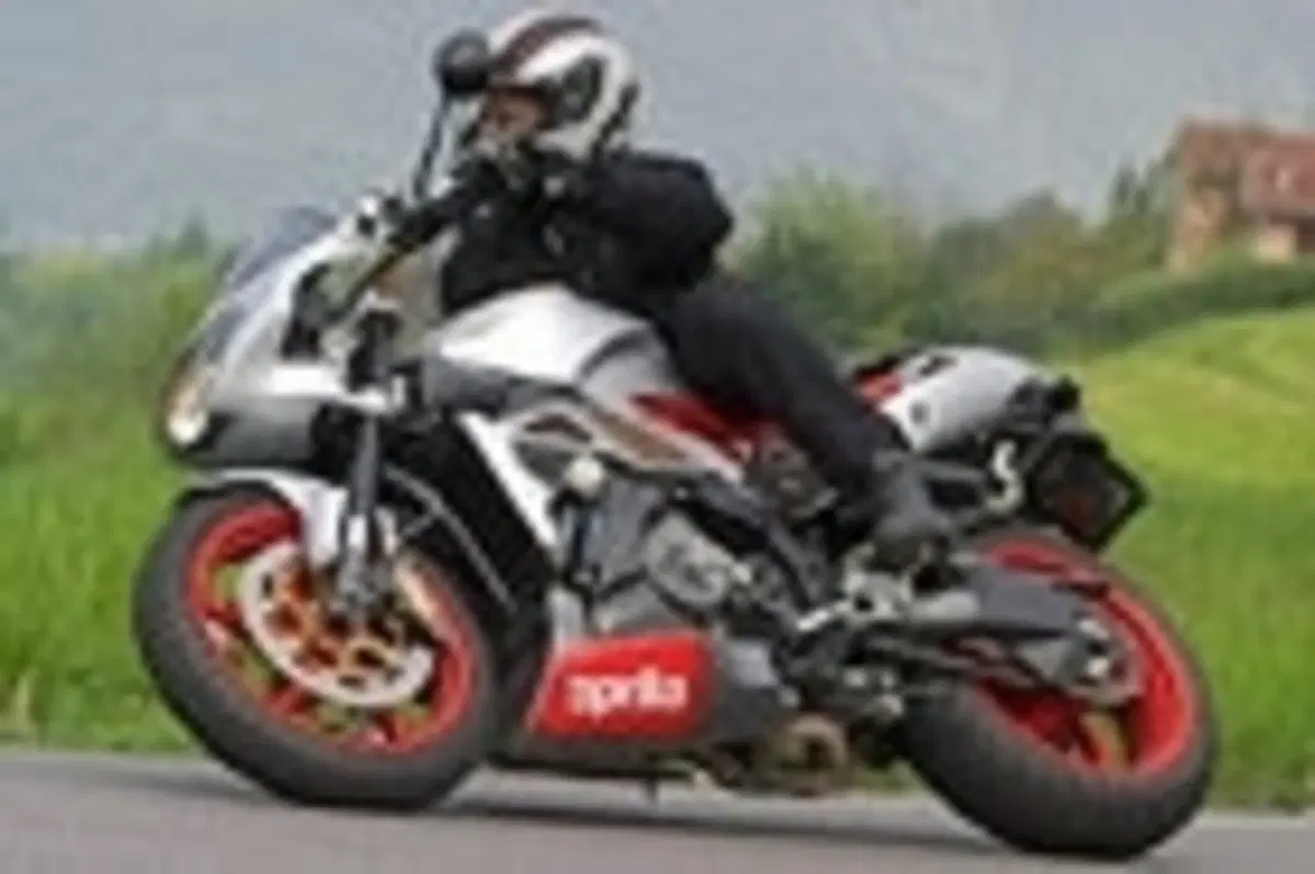 APRILIA Tuono 1000 R (33)
