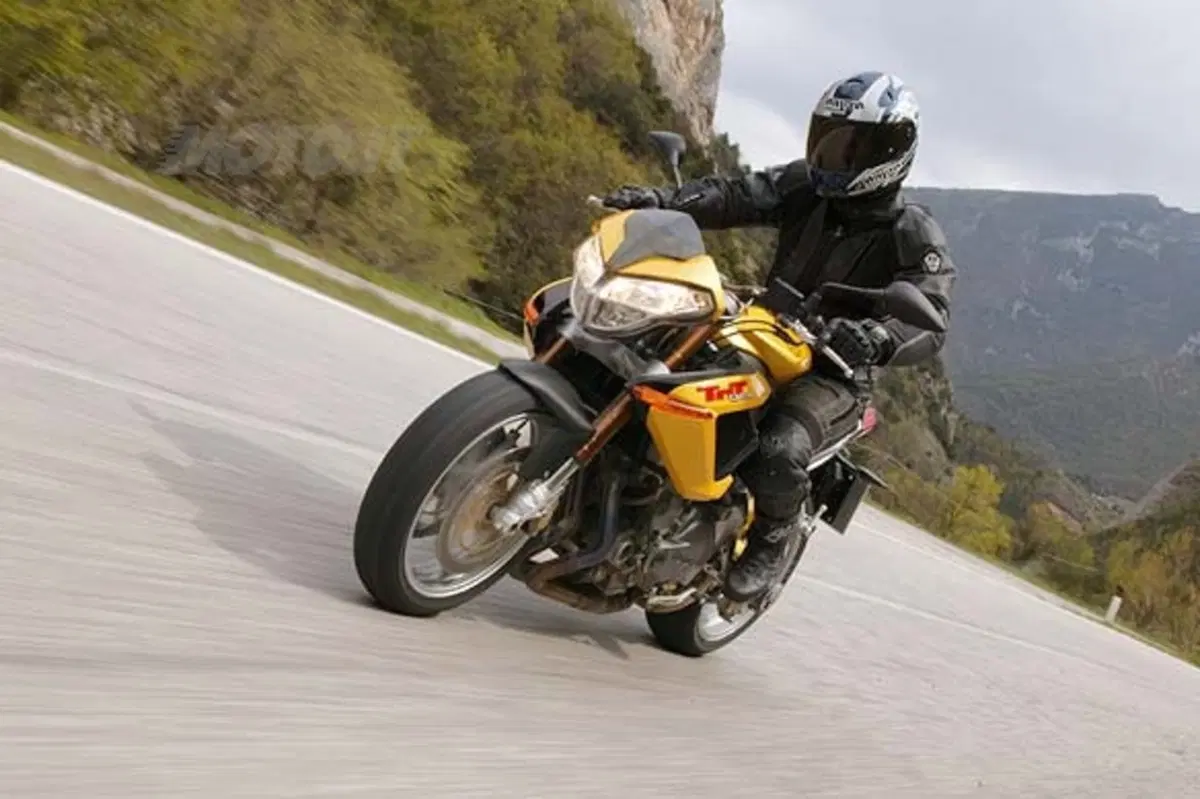 BENELLI TNT 1130 (2)